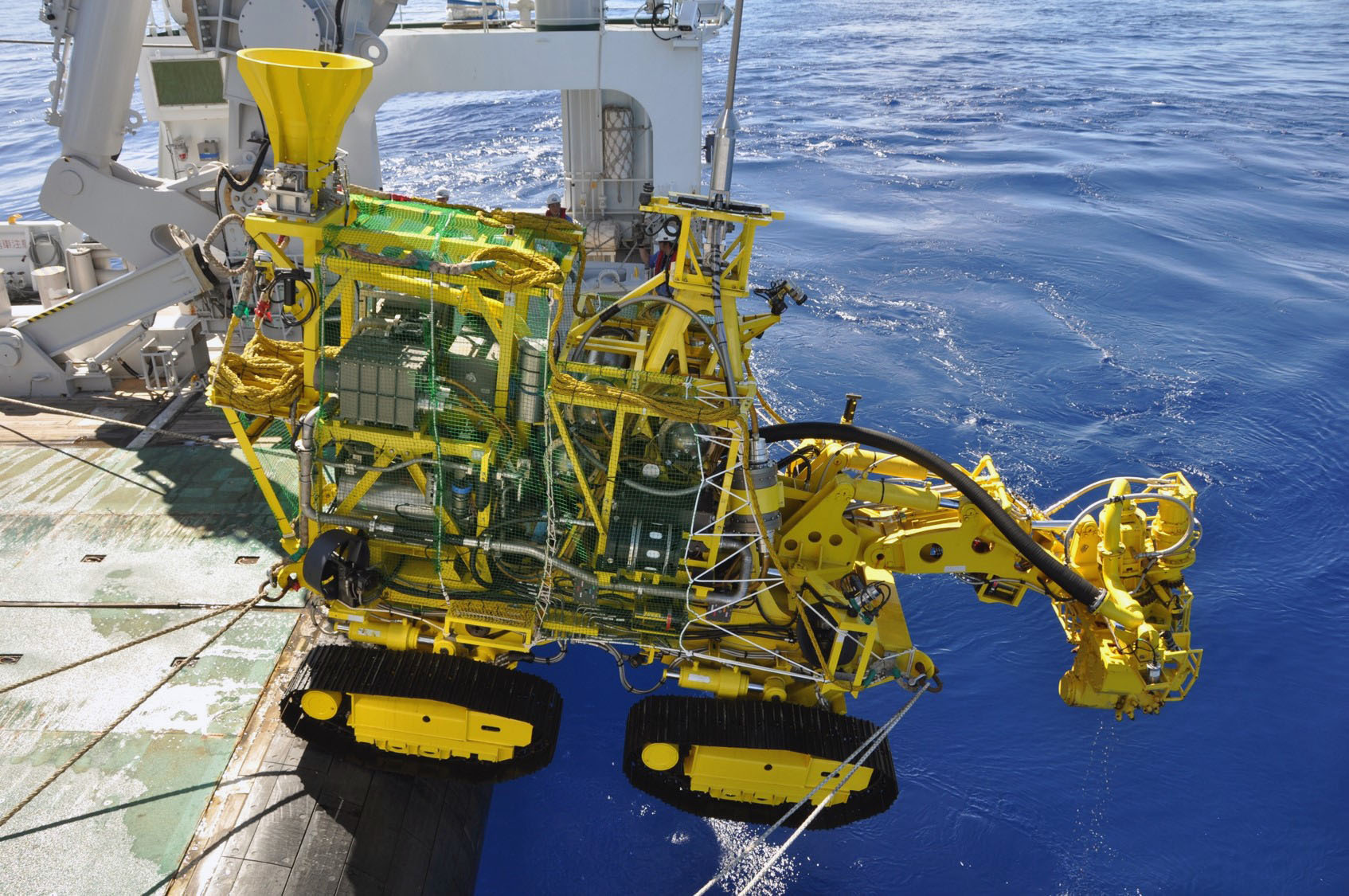 Japan becomes the first nation to mine a deep-sea hydrothermal vent