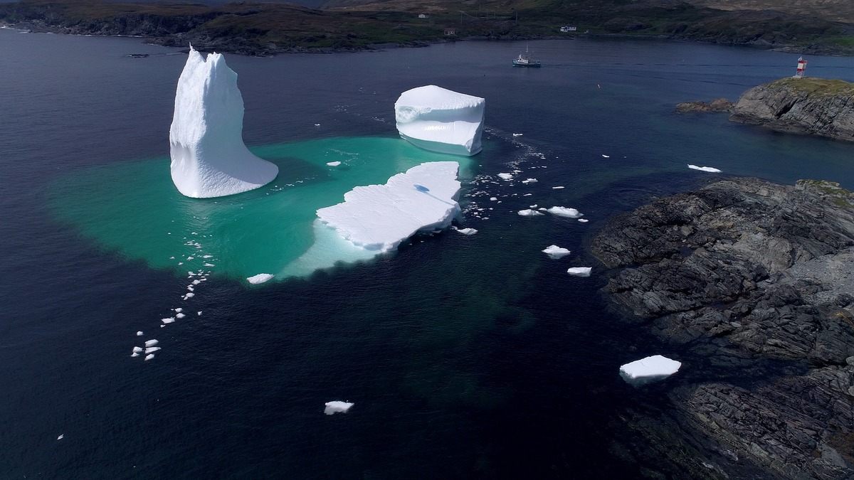 After mining a seabed is forever changed, divers do good and bad, eating plastic, a Musk mystery sub, and more! Monday Morning Salvage: June 17, 2019